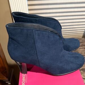 Aerosols A2 Navy ankle boots size 10W NIB!